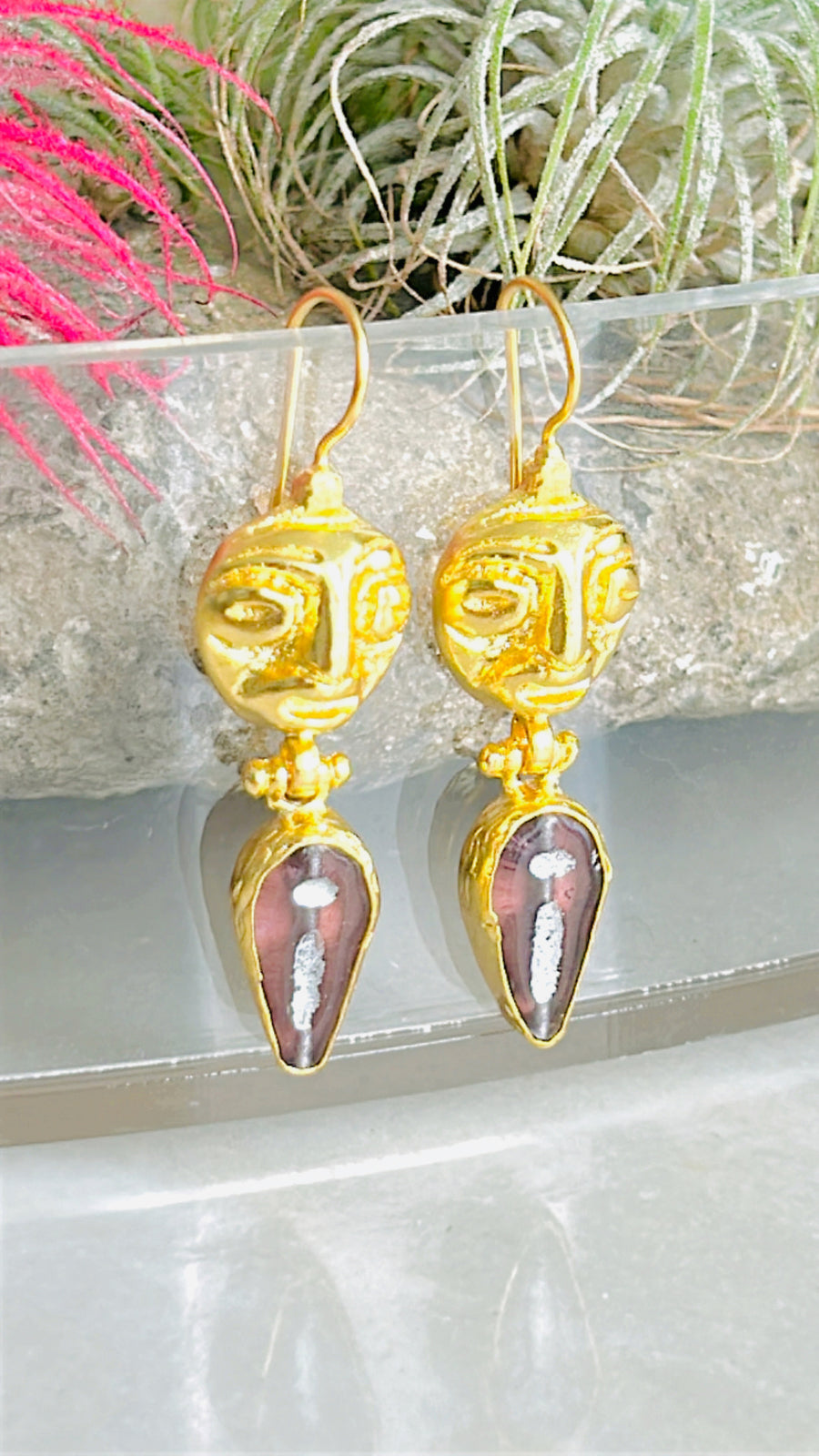 Amulet earrings w Intaglio