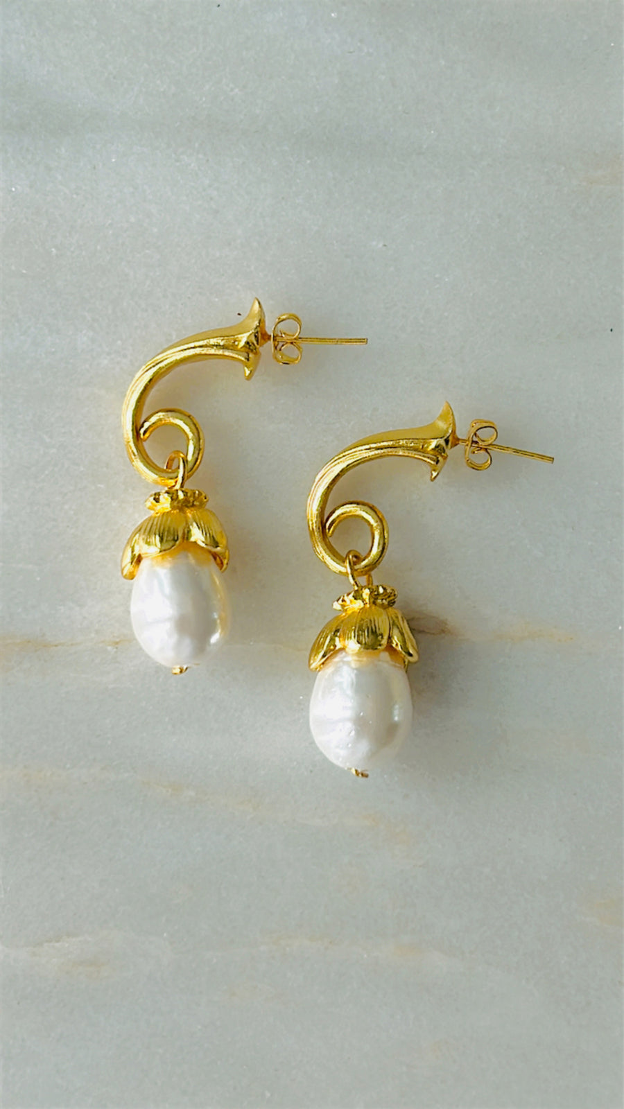 Royal swirl pearl earrings