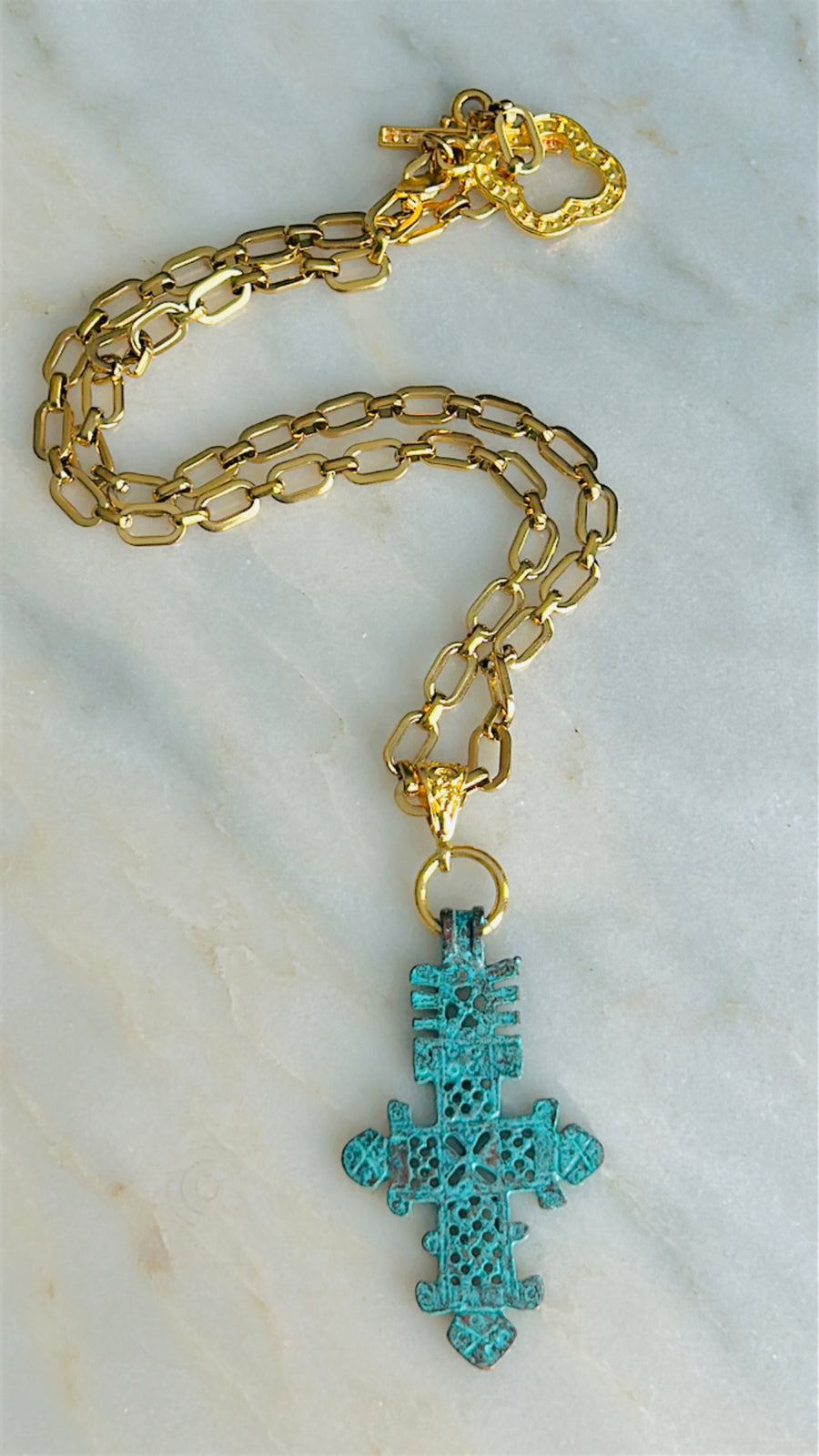 Byzantine Crosses in Chain Necklaces