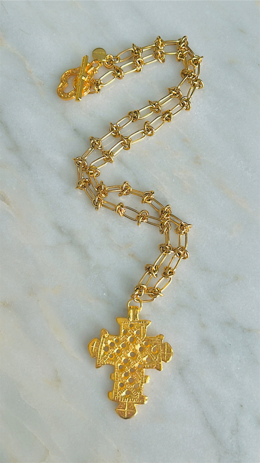 Byzantine Crosses in Chain Necklaces