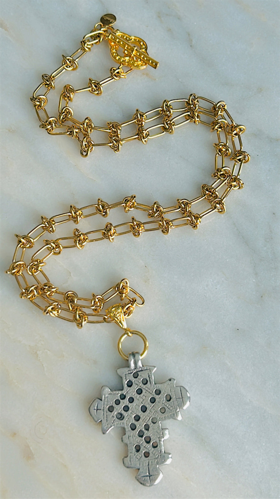 Byzantine Crosses in Chain Necklaces