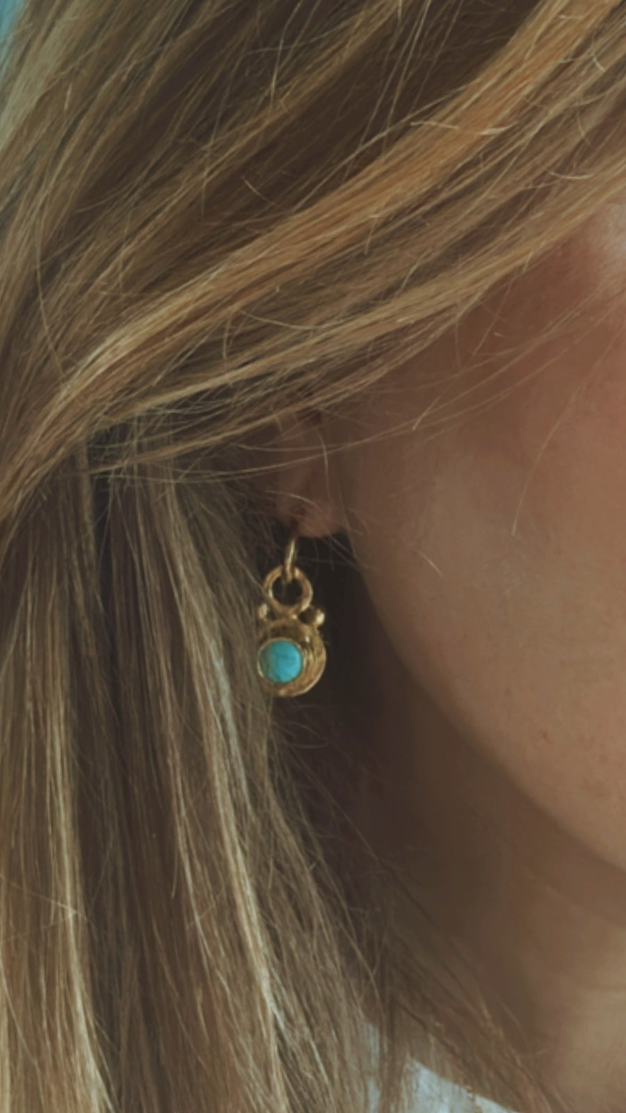 Tiny swirls and stones earrings