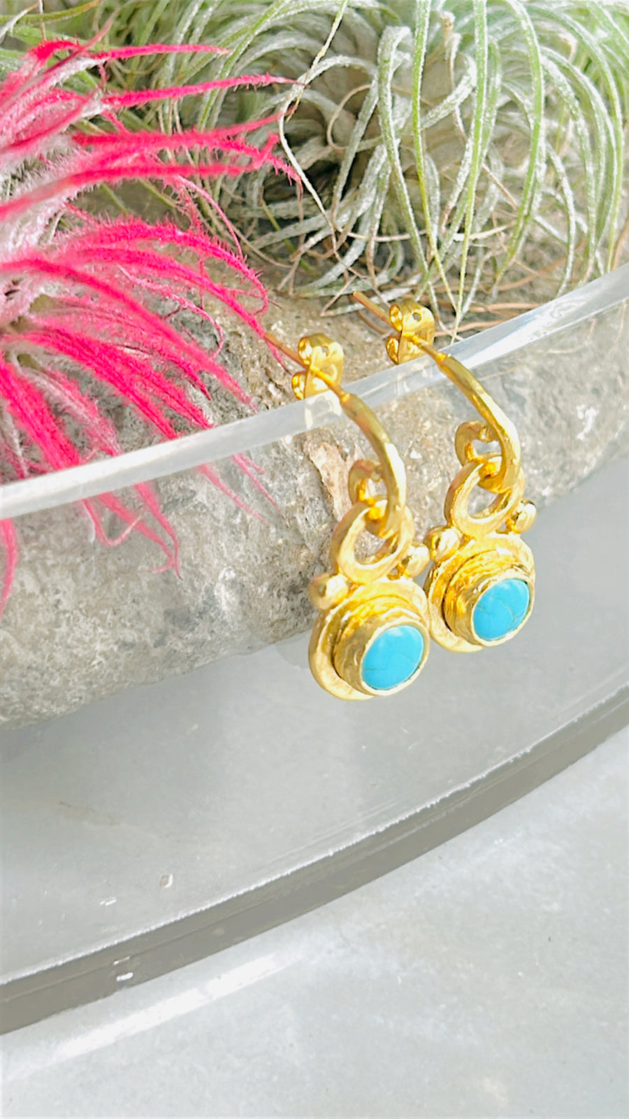 Tiny swirls and stones earrings