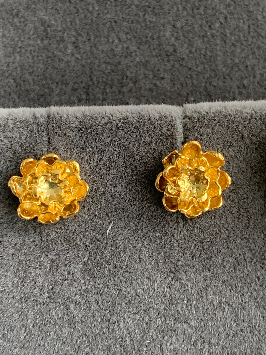 Tiny flower Stud Earrings