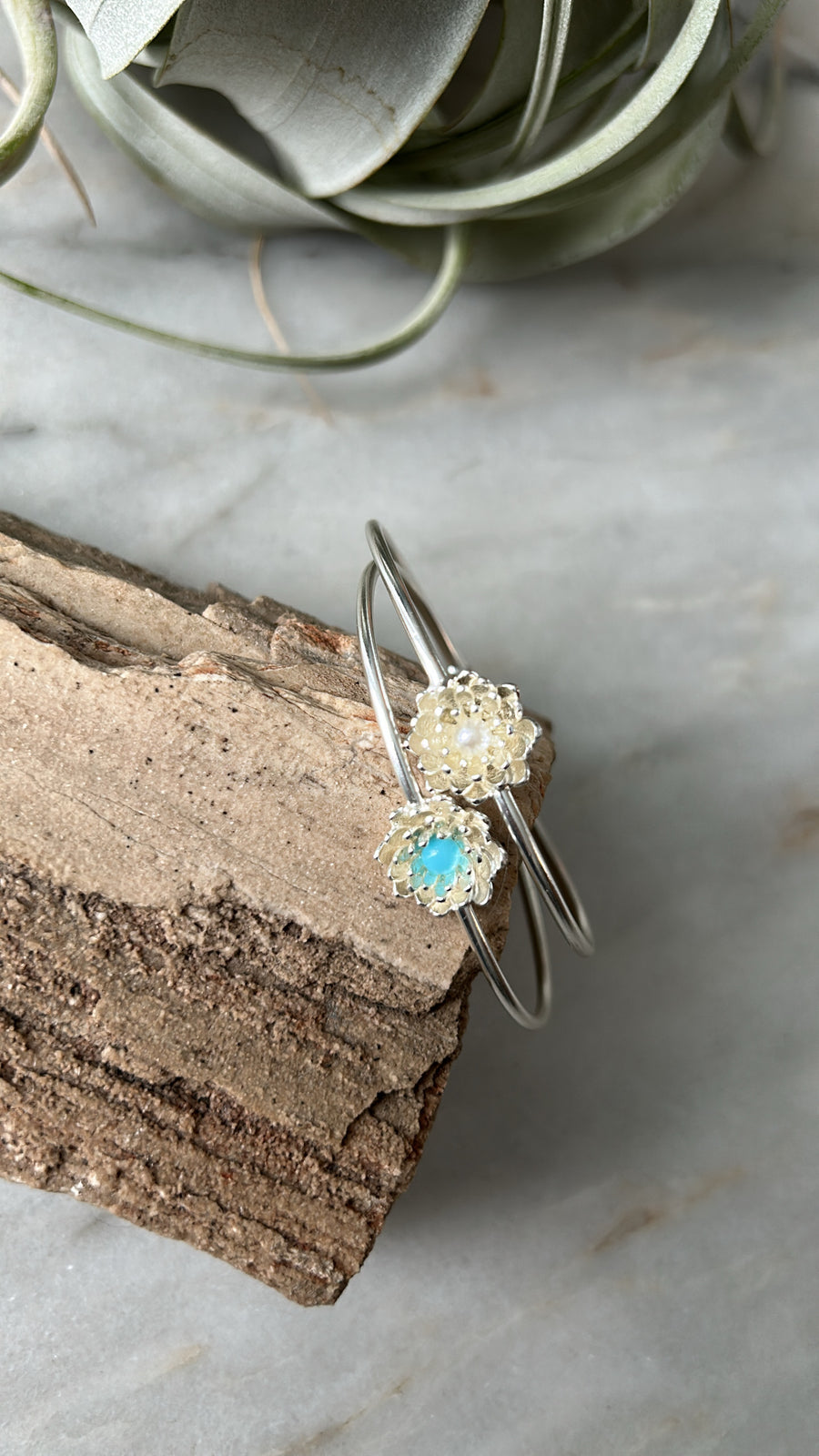 Tiny flower cuff